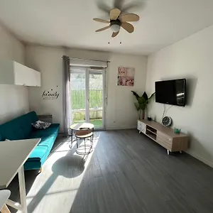 Le Robinsonnais 2 Pieces, Proche Du Coeur De Et De Toutes Commodites Le Plessis-Robinson