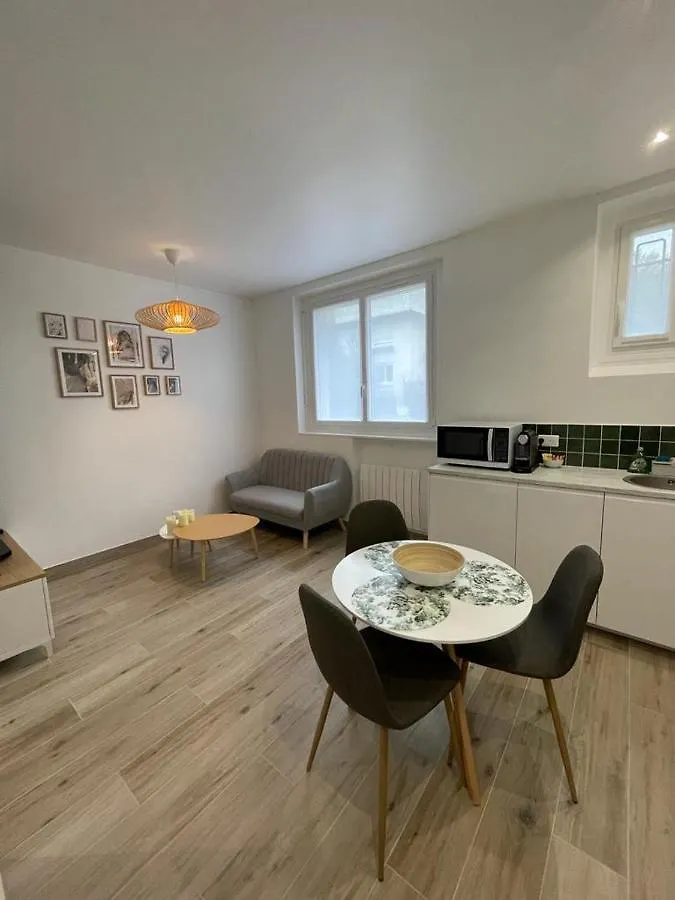 Appartement Cosy Proche Rer Et Centre Ville Le Plessis-Robinson Apartment